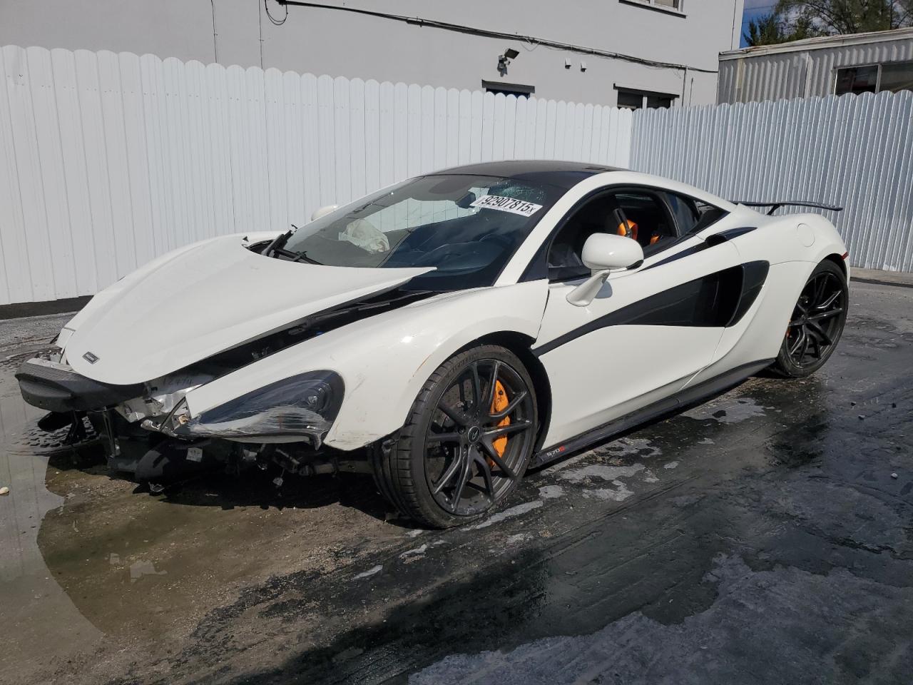 2016 McLaren 570S, VIN SBM13DAAXGW000824 — Front end