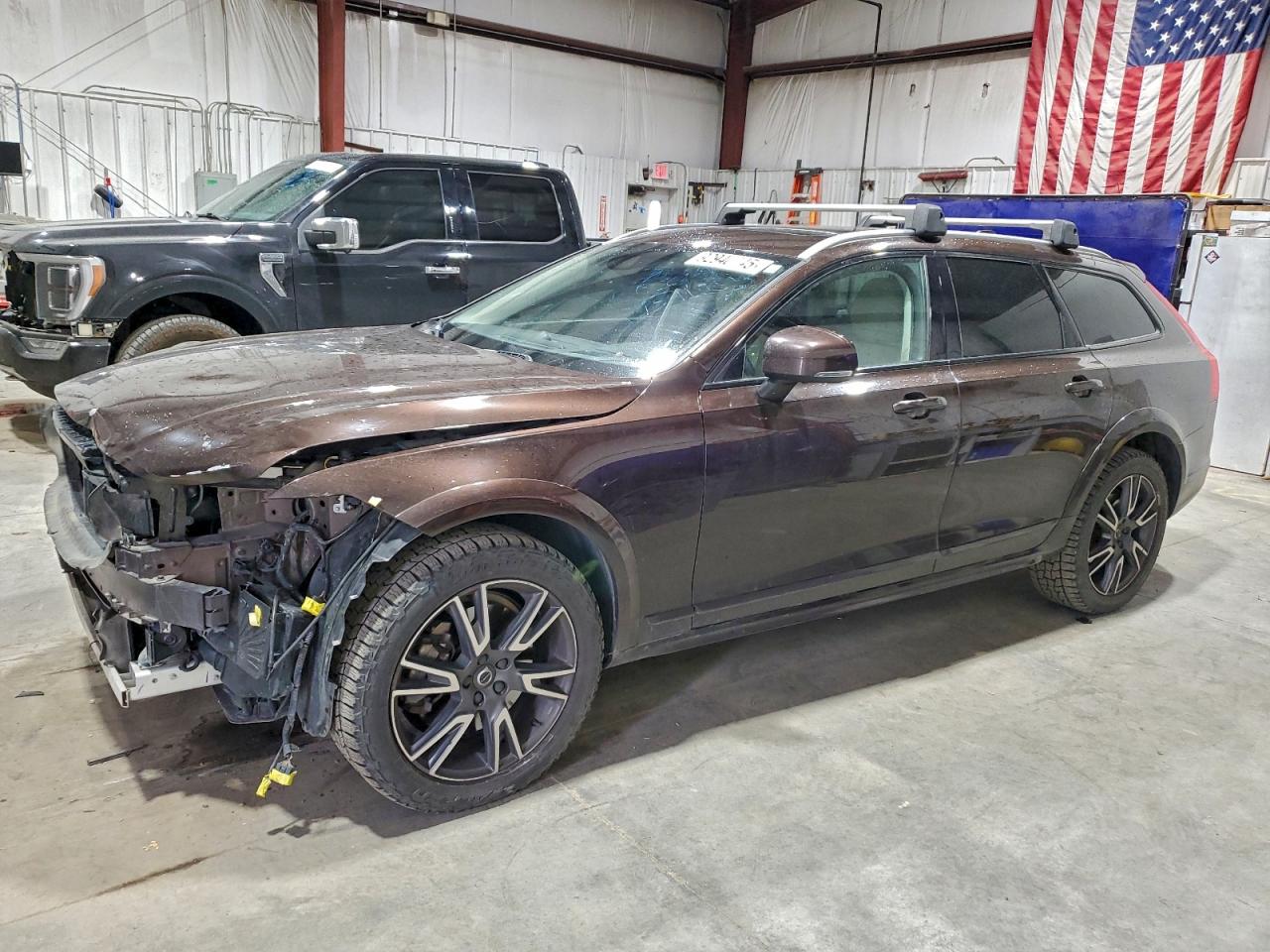 2017 Volvo V90, VIN YV4A22NL0H1001911 — Перед