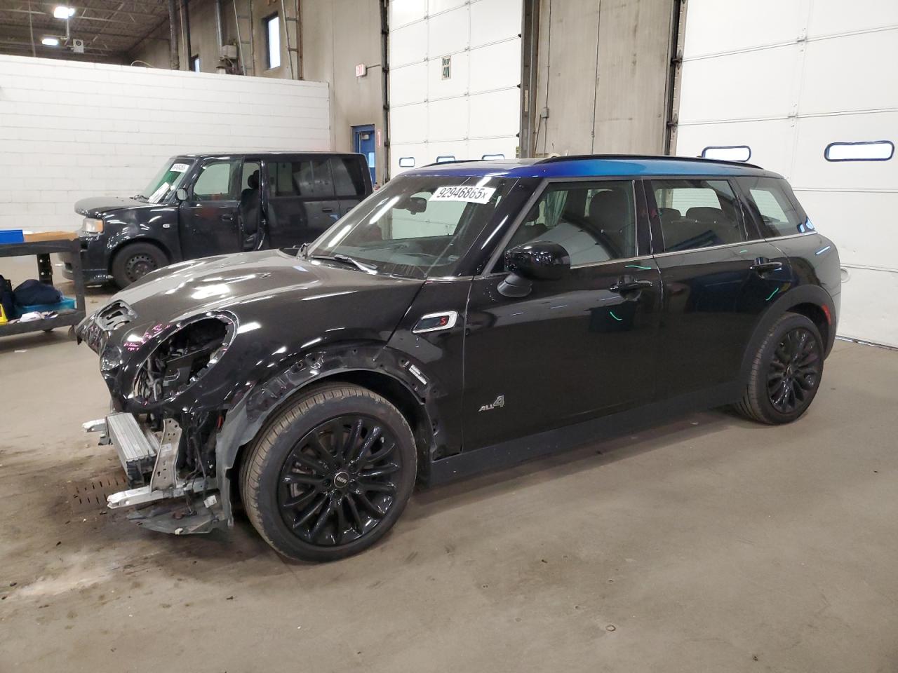 2022 MINI Clubman Cooper S, VIN WMWXJ1C00N2R88550 — Перед