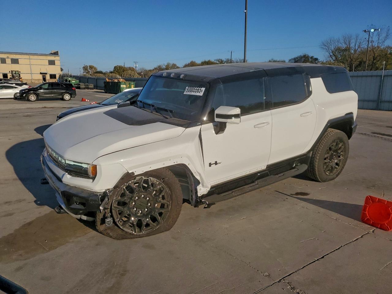 2025 GMC Hummer EV 2X, VIN 1GKT0NDE9SU117236 — Front end