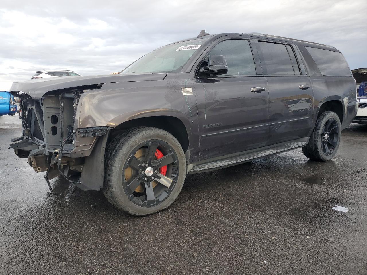 2016 GMC Yukon XL Denali, VIN 1GKS2HKJ6GR102856 — Front end