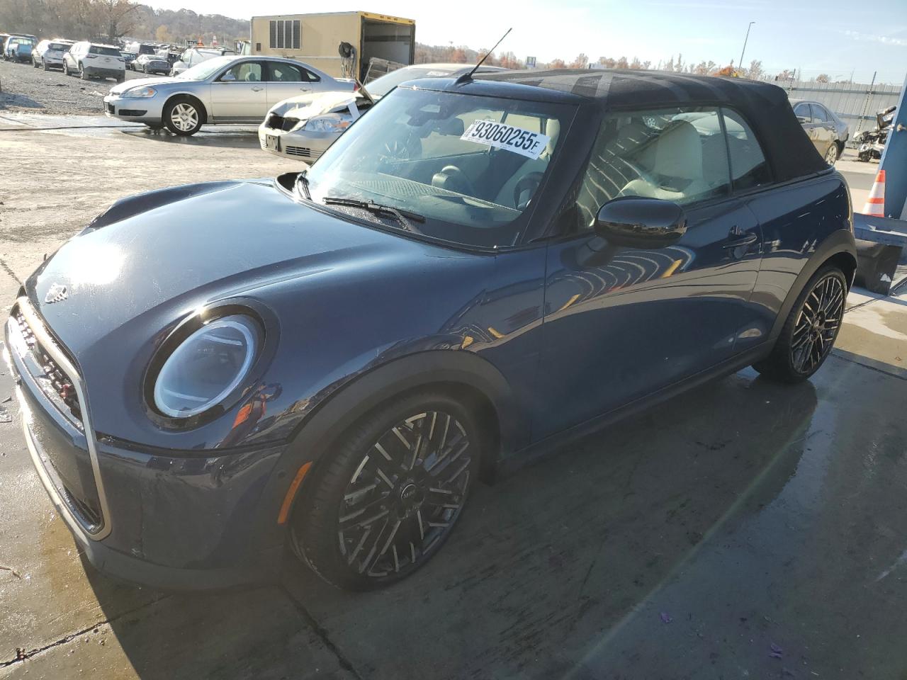 2025 MINI Convertible Cooper S, VIN WMW23GX02S2W95309 — Бок