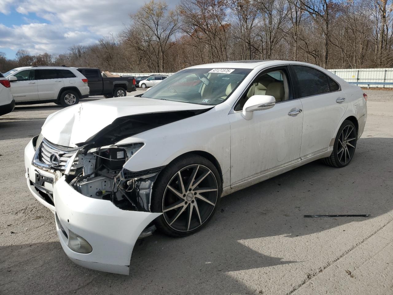 2011 Lexus ES 330, VIN JTHBK1EG9B2438116 — Front end