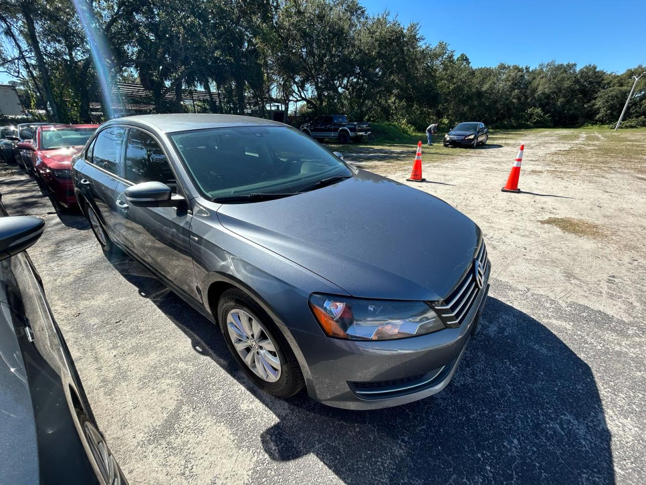 2014 Volkswagen Passat S, VIN 1VWAS7A37EC121076 — Prior damage history