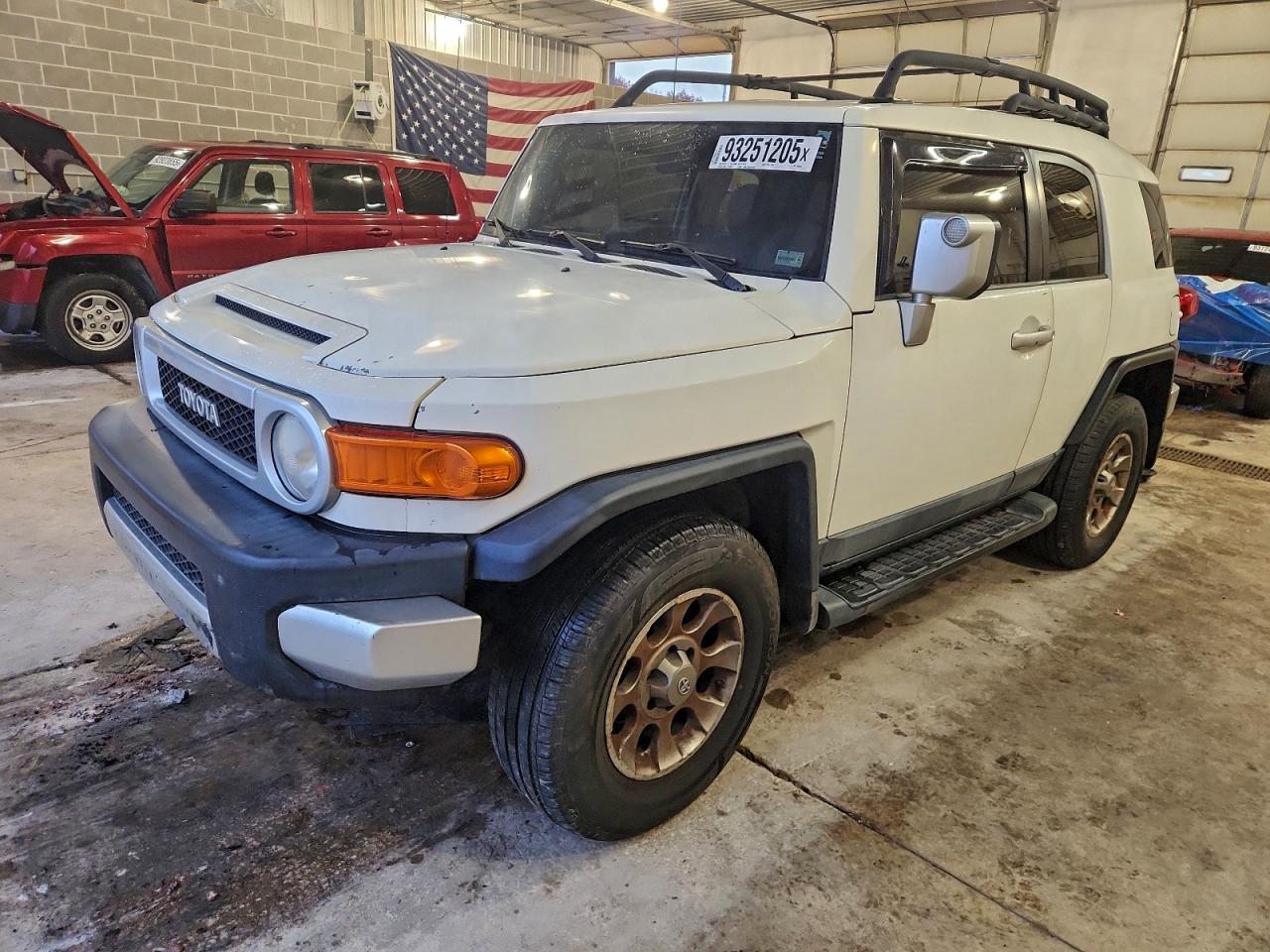 2011 Toyota FJ Cruiser, VIN JTEBU4BF5BK104024 — Rear end