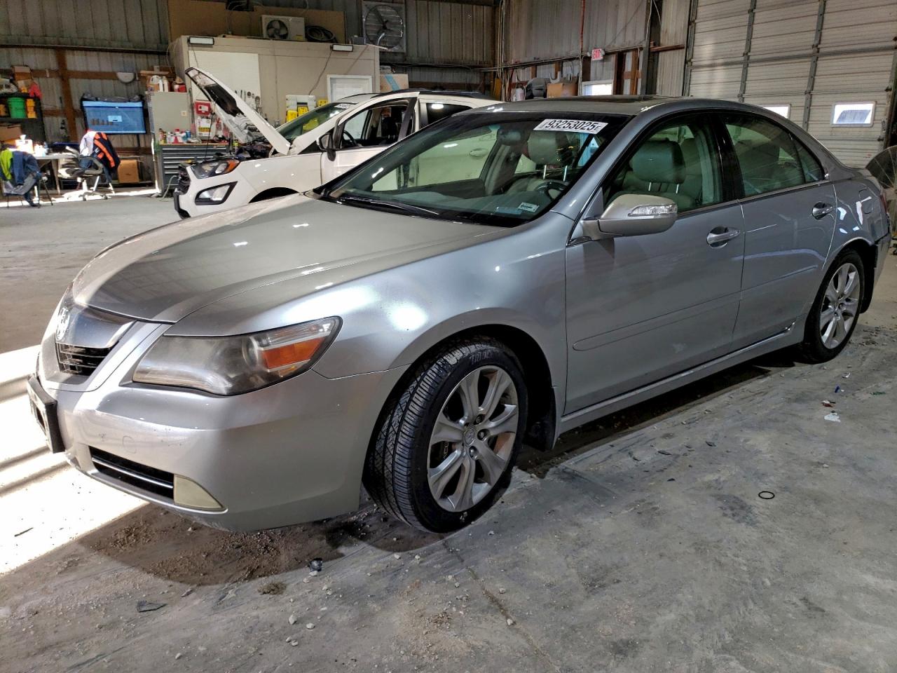 2010 Acura RL Technology, VIN JH4KB2F61AC002512 — Rear end