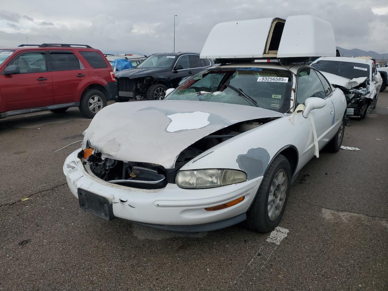 1996 Buick Riviera, VIN 1G4GD2213T4703590 — Перед
