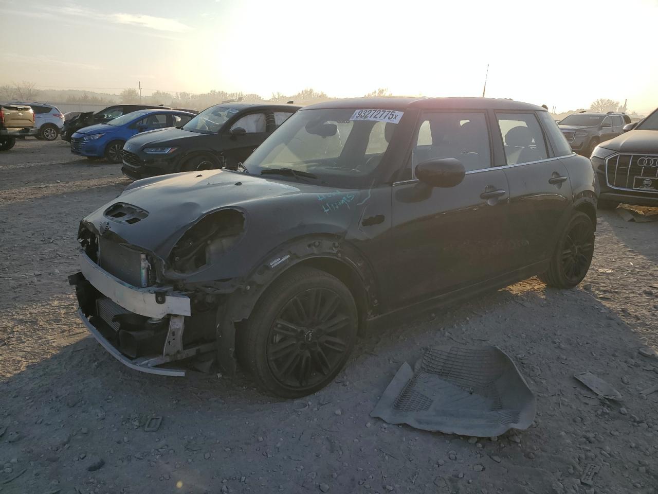 2023 MINI Hardtop 4 Door Cooper S, VIN WMW53DK05P2S83265 — Перед