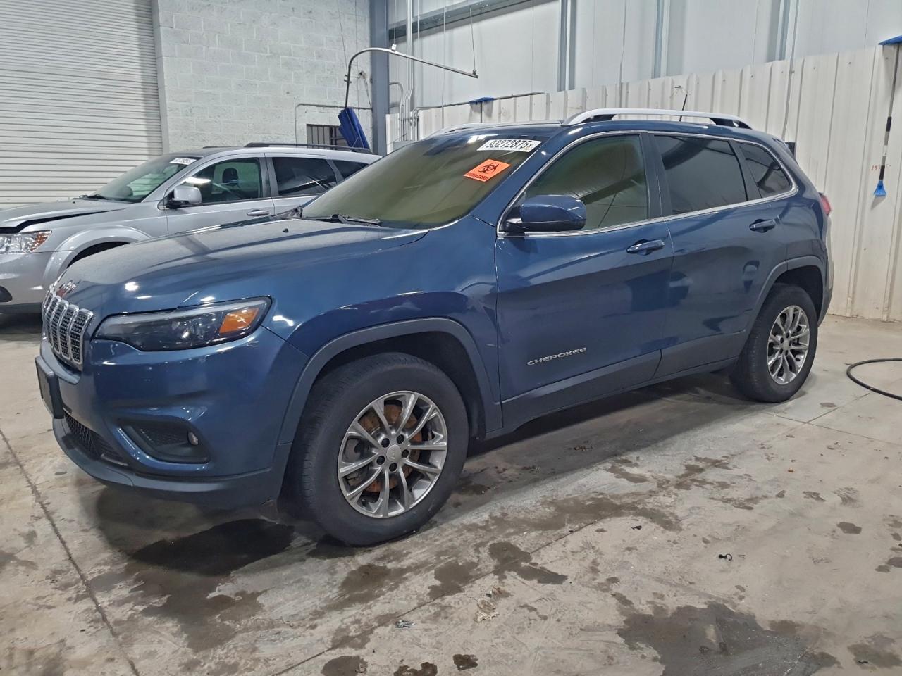 2019 Jeep Cherokee Latitude Plus, VIN 1C4PJMLXXKD386594 — Interior fire