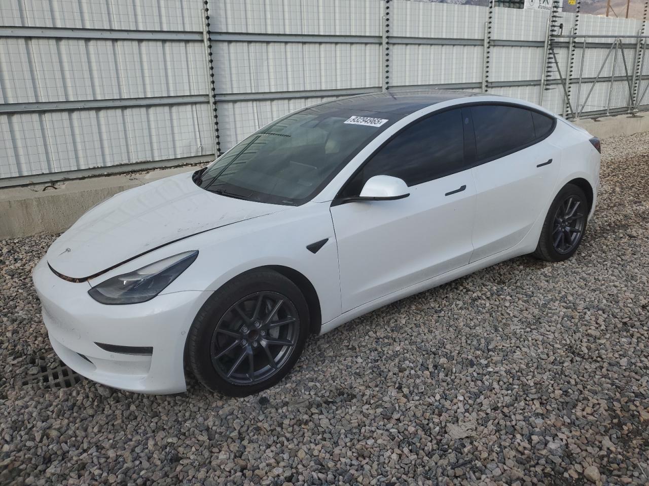 2021 Tesla Model 3 Standard Range Plus, VIN 5YJ3E1EA6MF939473 — Мелкие вмятины и царапины