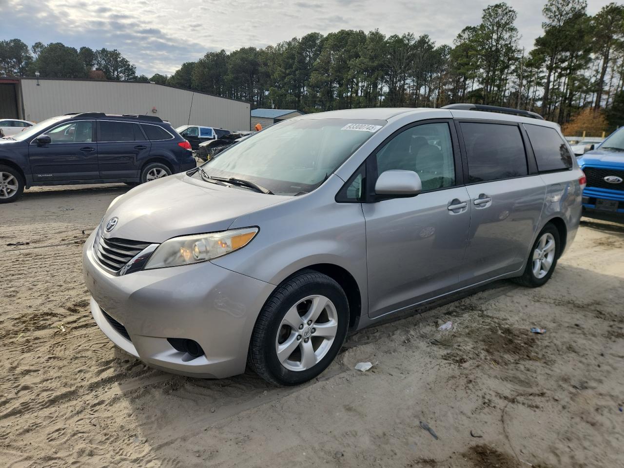 2011 Toyota Sienna LE, VIN 5TDKK3DC6BS001954 — Side