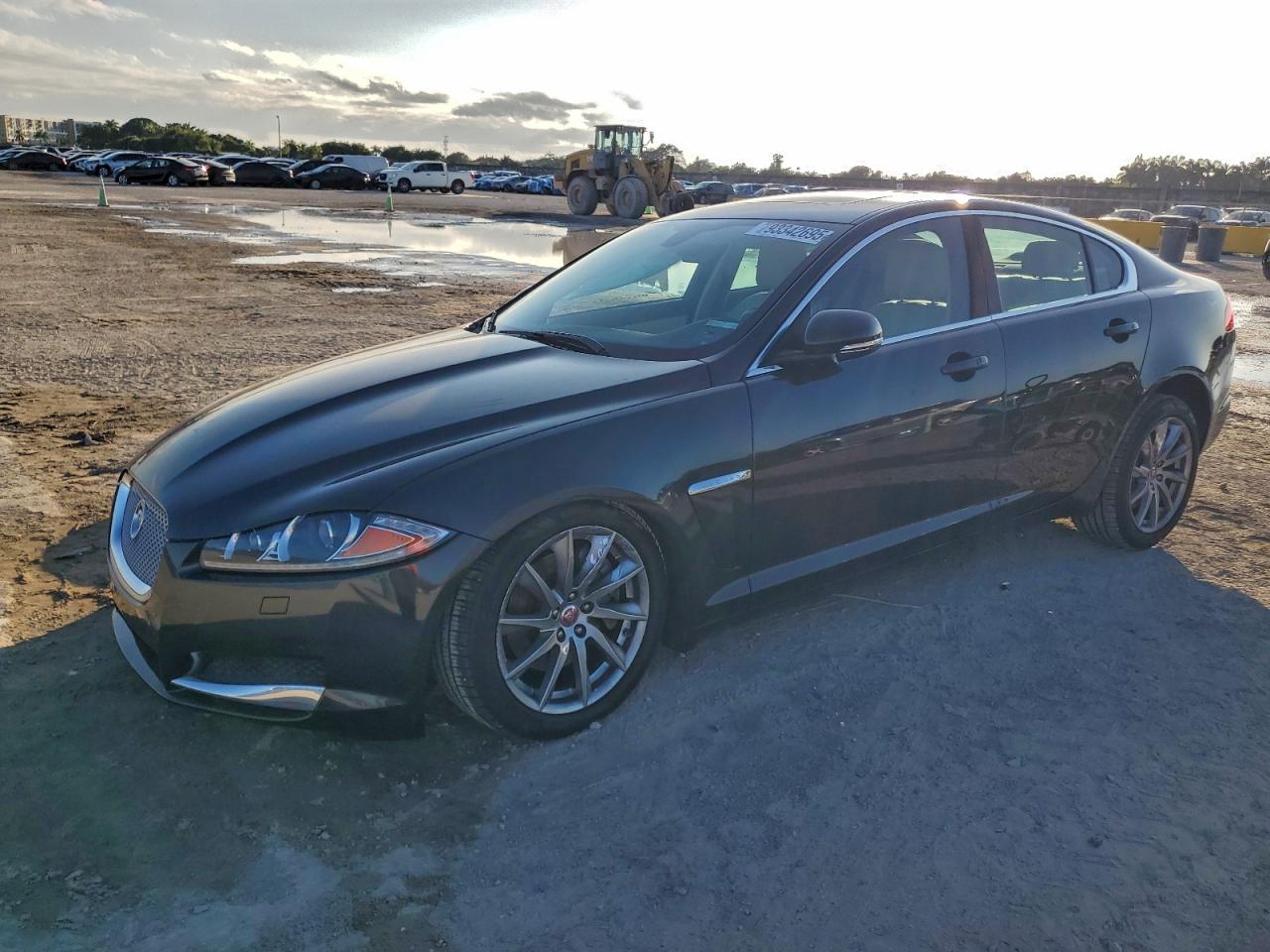 2015 Jaguar XF T Premium, VIN SAJWA0FS2FPU61654 — Side