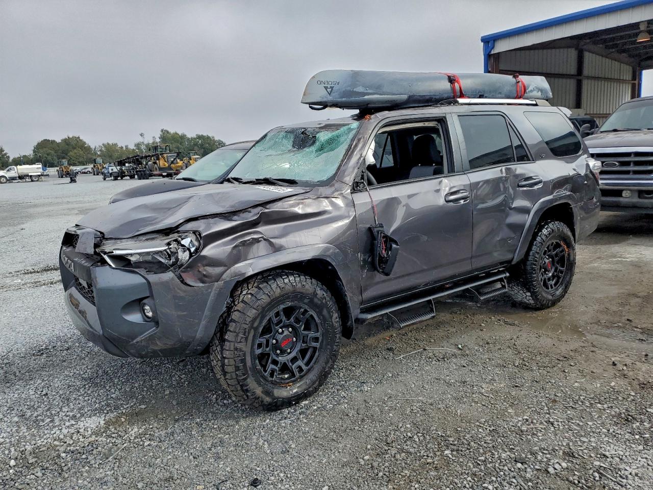 2022 Toyota 4Runner SR5, VIN JTEEU5JR8N5262553 — Front end