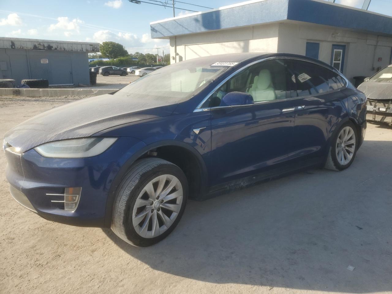 2019 Tesla Model X 75D, VIN 5YJXCAE20KF198721 — Side