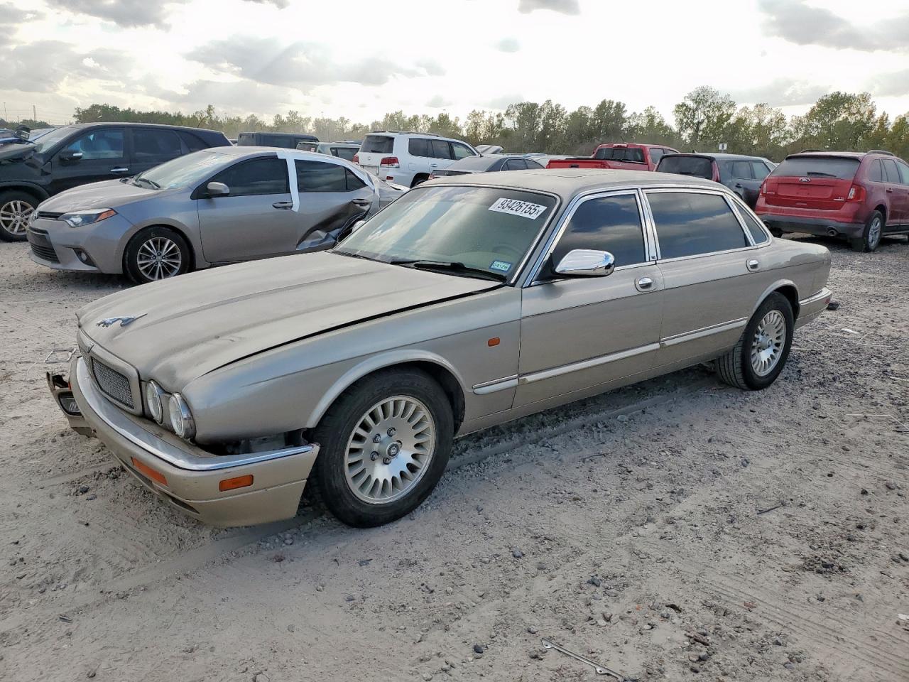 1996 Jaguar XJ, VIN SAJMX6345TC785912 — Front end