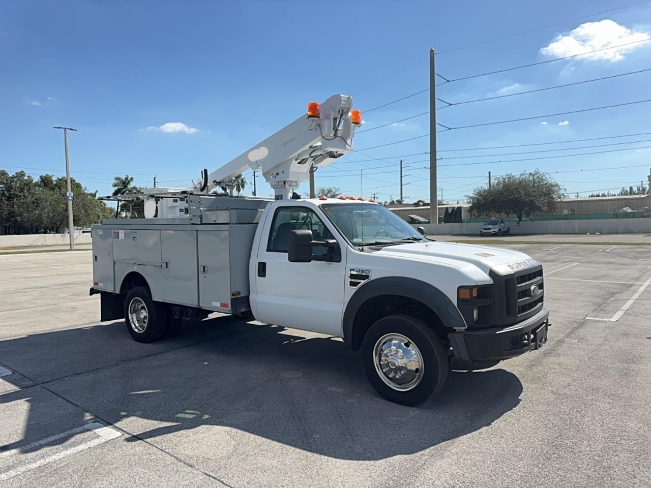 2008 Ford F-450, VIN 1FD4F46Y08EC32452 — Minor dents and scratches