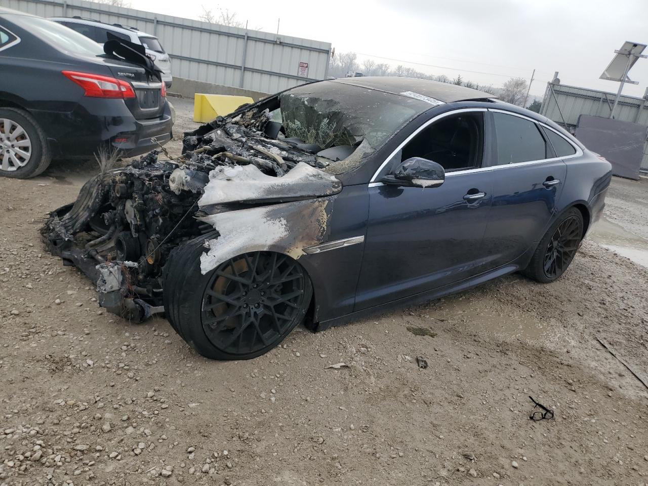 2015 Jaguar XJ, VIN SAJWA1CZ6F8V86755 — Пожар в моторном отсеке