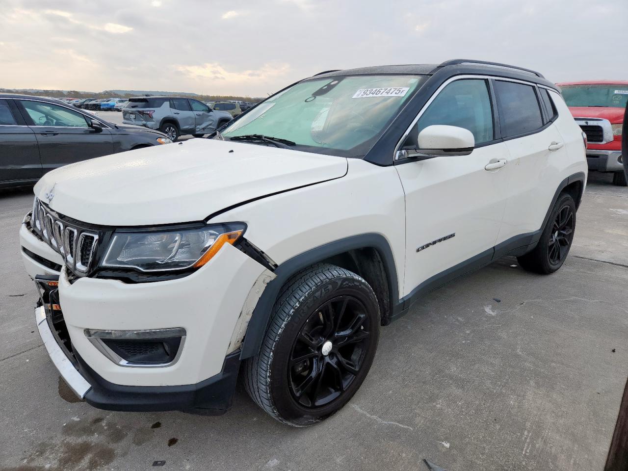 2018 Jeep Compass Limited, VIN 3C4NJDCB1JT264761 — Front end