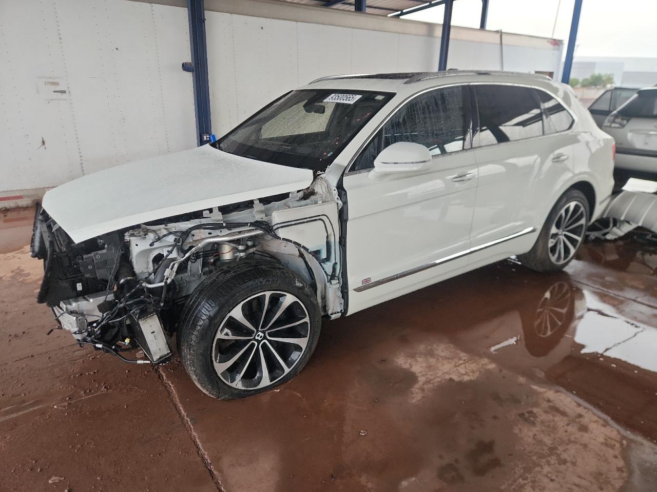2017 Bentley Bentayga W12, VIN SJAAC2ZV8HC014147 — Front end