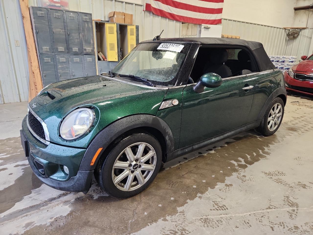 2014 MINI Convertible S, VIN WMWZP3C50ET298564 — Зад