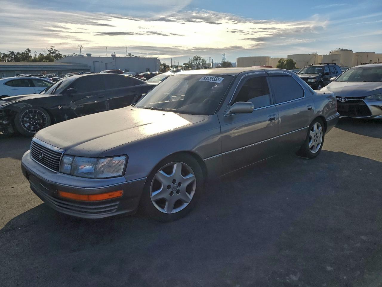 1993 Lexus LS 400, VIN JT8UF11E2P0148014 — Бок