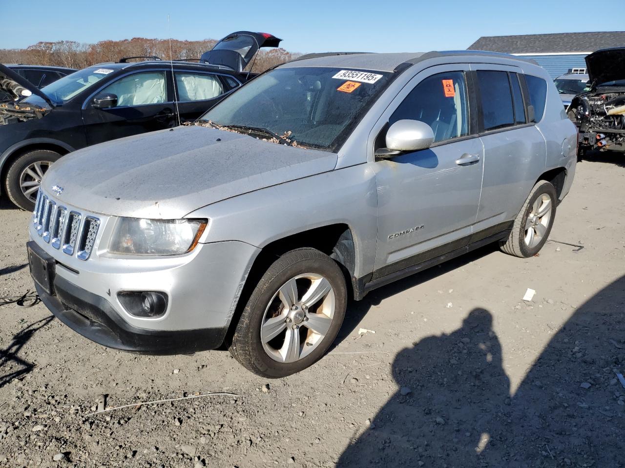 2014 Jeep Compass Latitude, VIN 1C4NJDEB9ED532674 — Normal wear