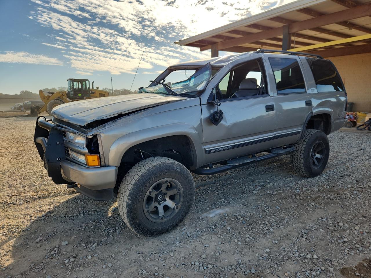 2000 Chevrolet Tahoe Z71, VIN 1GNEK13R9YR163017 — Rollover