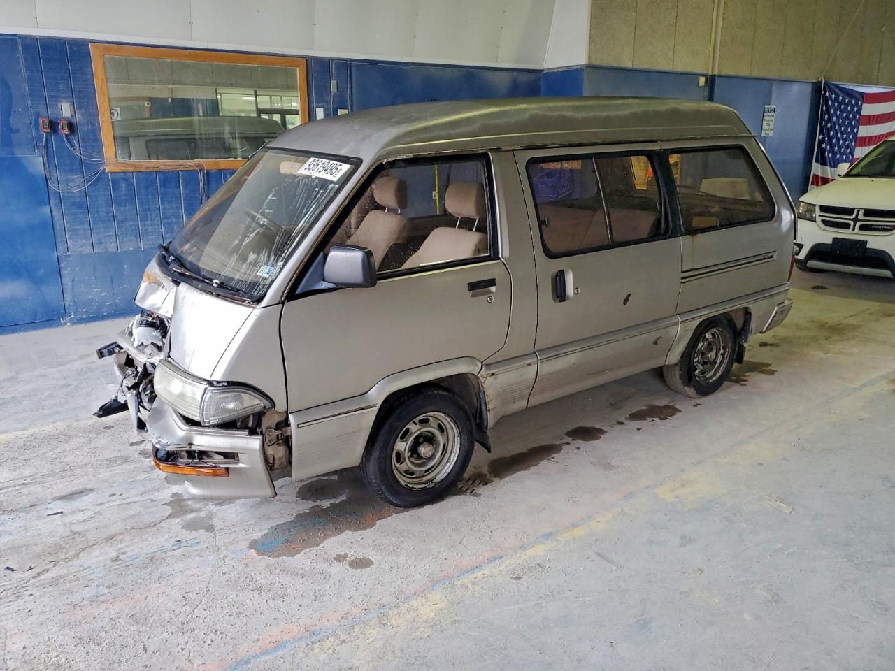 1990 Toyota VAN, VIN YR210093752 — Front end