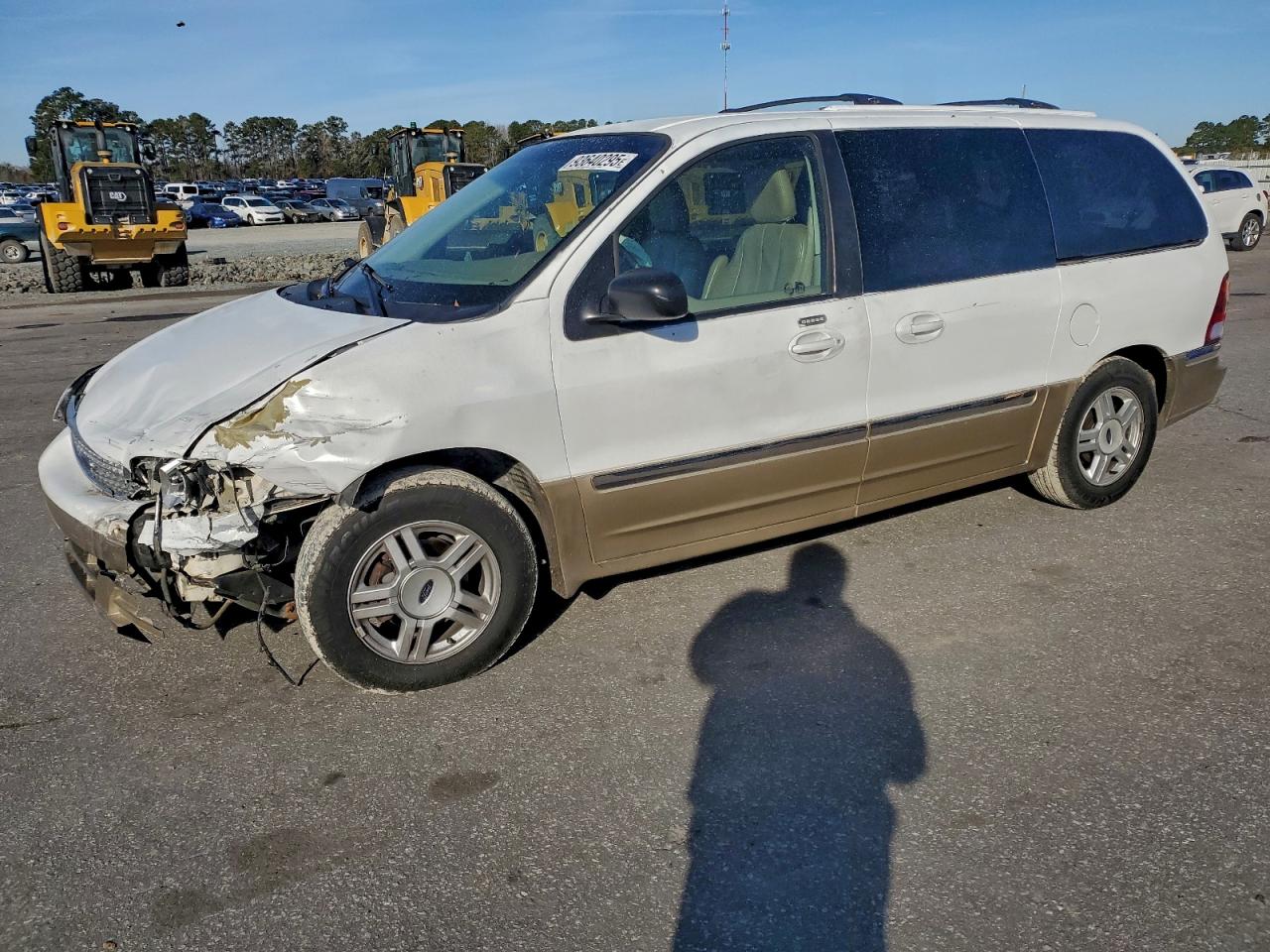 2001 Ford Windstar SEL, VIN 2FMZA53461BA90072 — Front end