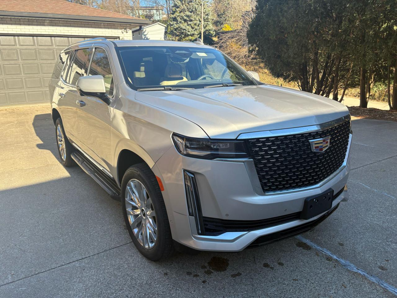 2024 Cadillac Escalade 4WD Premium Luxury, VIN 1GYS4BKL9RR241428 — Prior damage history