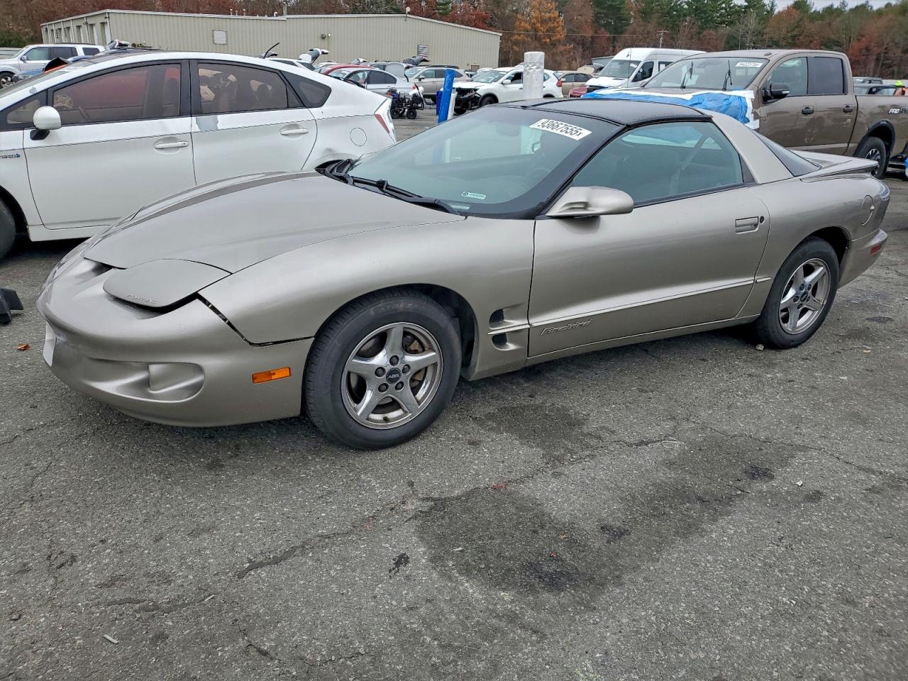 2001 Pontiac Firebird Firebird, VIN 2G2FS22KX12134338 — Front end