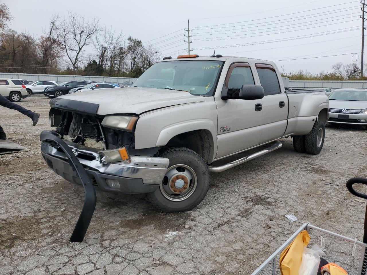 2005 Chevrolet Silverado 3500 DRW LT, VIN 1GCJK33215F947064 — Перед