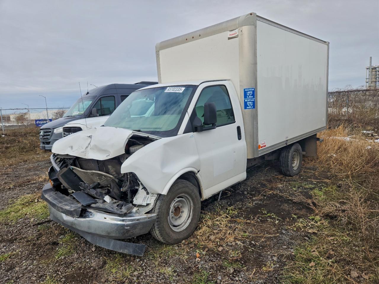 2018 GMC Savana, VIN 1GD07RFP5J1250748 — Front end