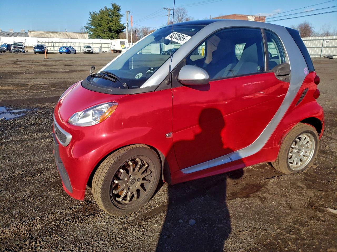 2014 Smart fortwo Pure, VIN WMEEJ3BA0EK742292 — Side