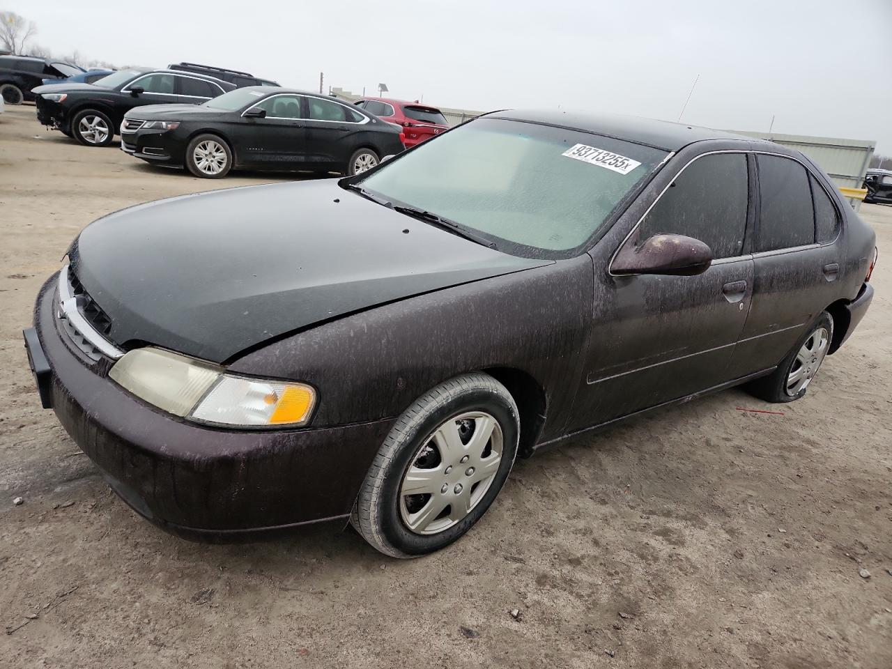 1999 Nissan Altima XE, VIN 1N4DL01D0XC233093 — Side