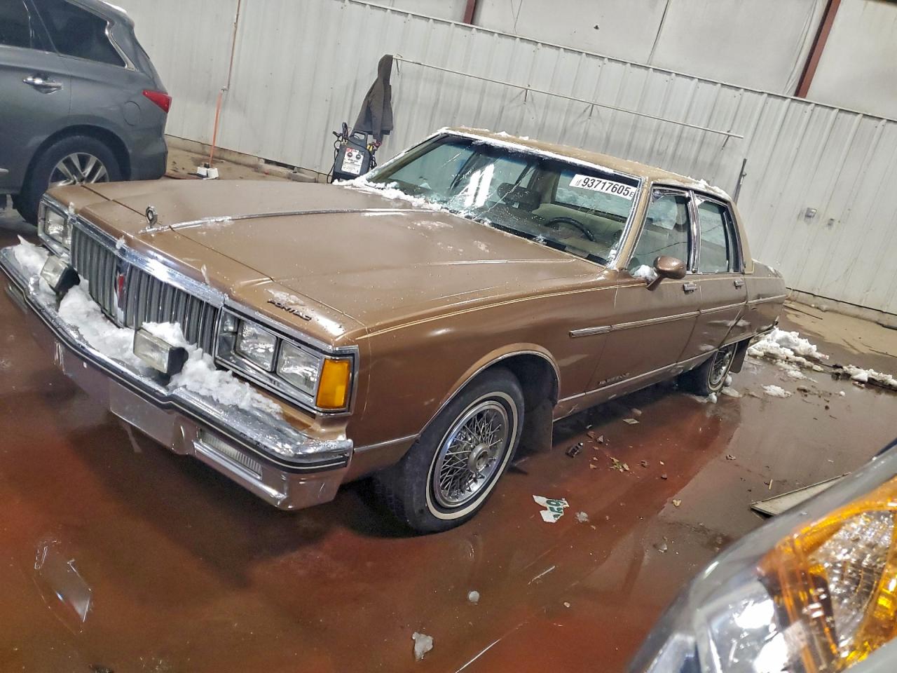 1985 Pontiac Parisienne, VIN 1G2BL69H8FX233902 — Side
