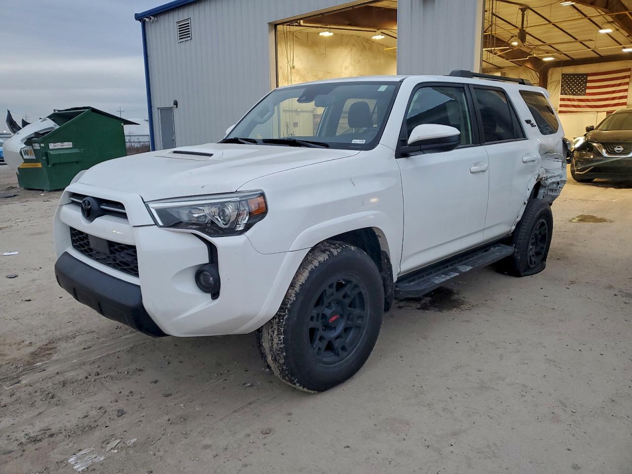2021 Toyota 4Runner TRD Off Road, VIN JTEPU5JRXM5956085 — Side