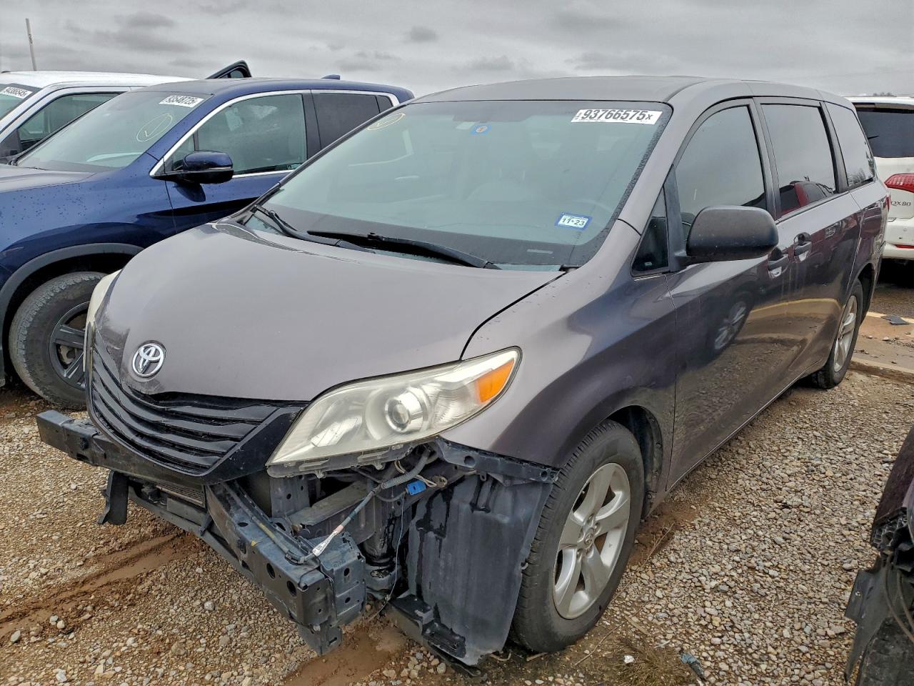 2015 Toyota Sienna L, VIN 5TDZK3DC0FS531793 — Front end
