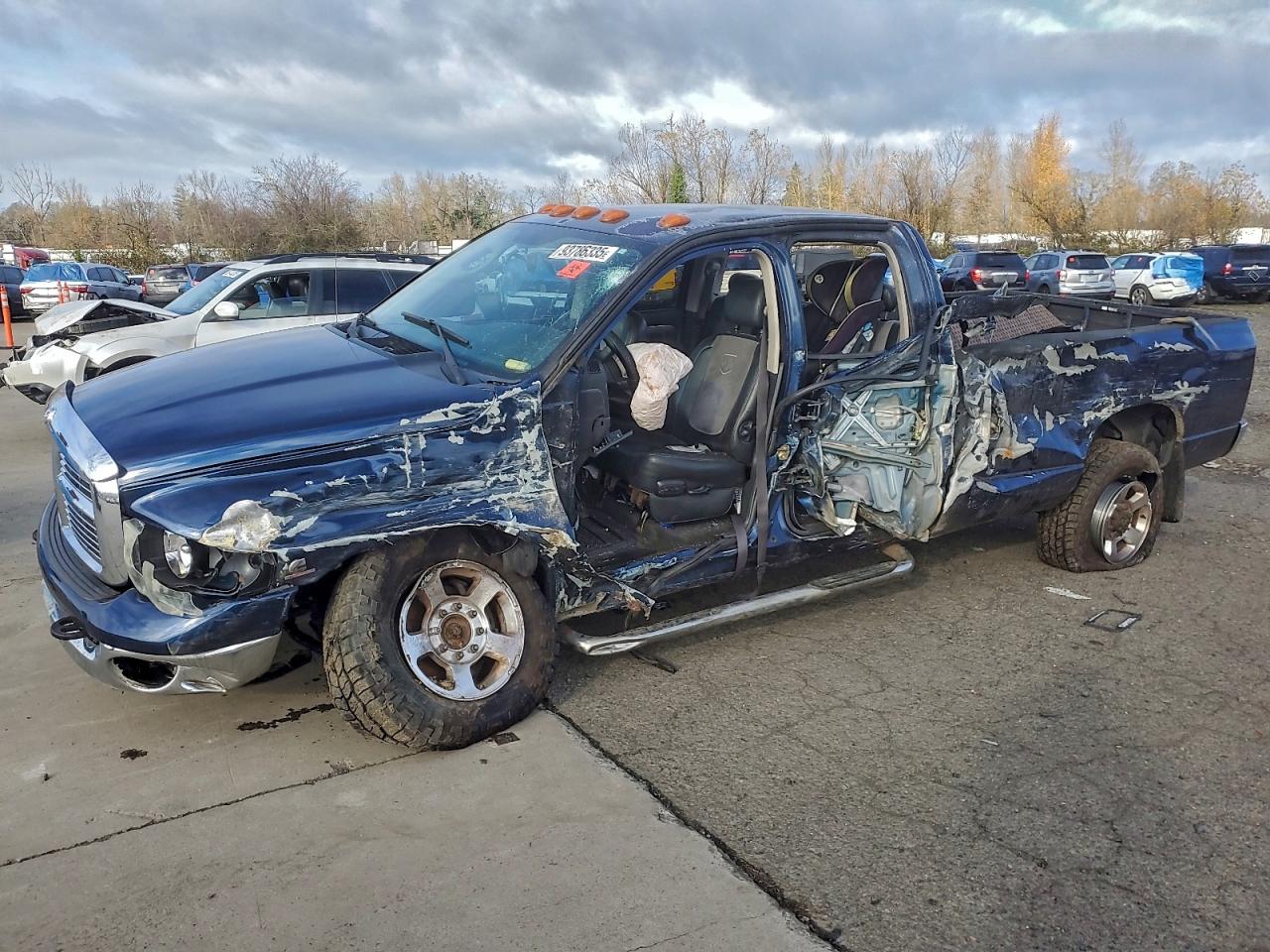 2004 Dodge 3500 ST, VIN 3D7LU38CX4G195906 — Бок