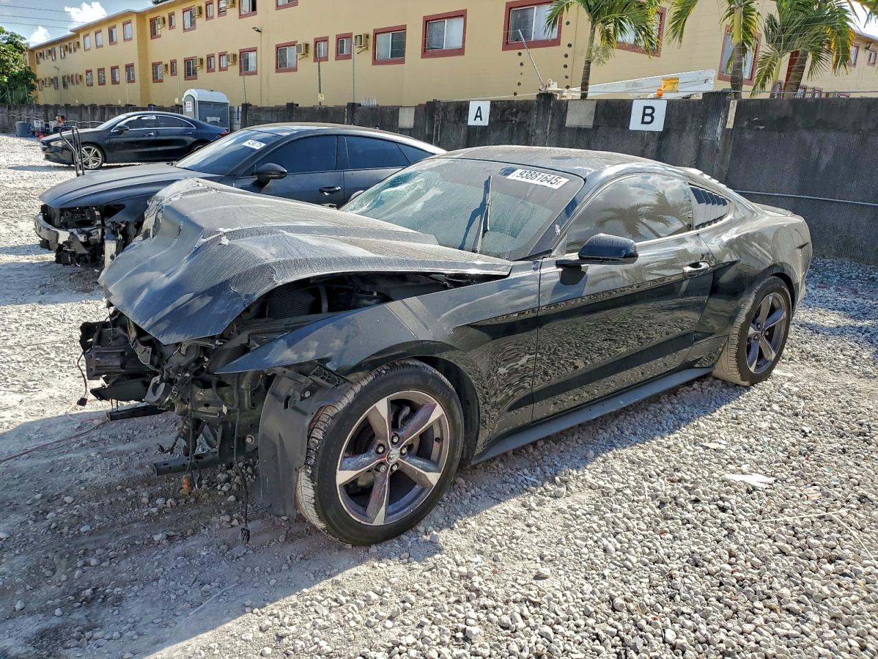 2015 Ford Mustang V6, VIN 1FA6P8AM7F5309178 — Front end