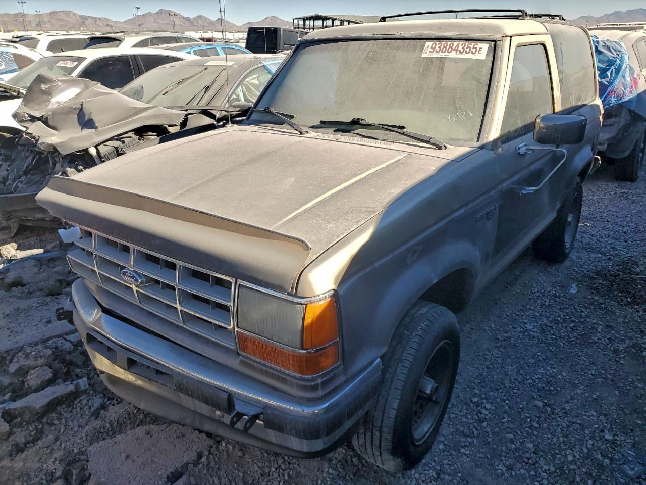 1990 Ford Bronco, VIN 1FMCU14T1LUA06717 — Front end