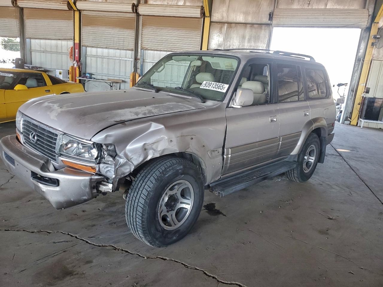 1997 Lexus LX 450, VIN JT6HJ88J8V0170522 — Front end