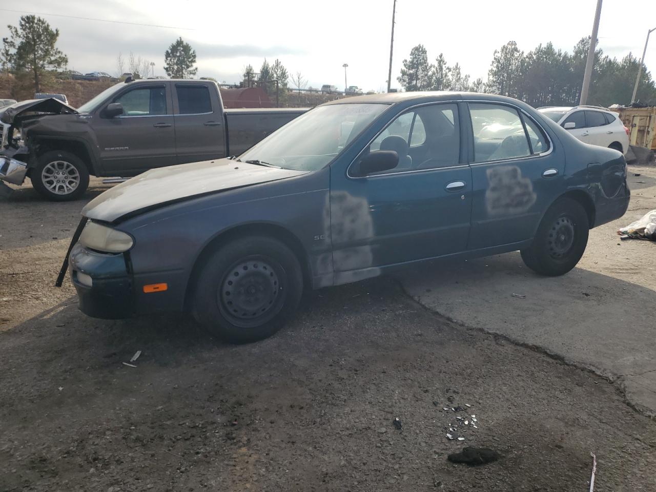 1996 Nissan Altima XE, VIN 1N4BU31D8TC191126 — Front end
