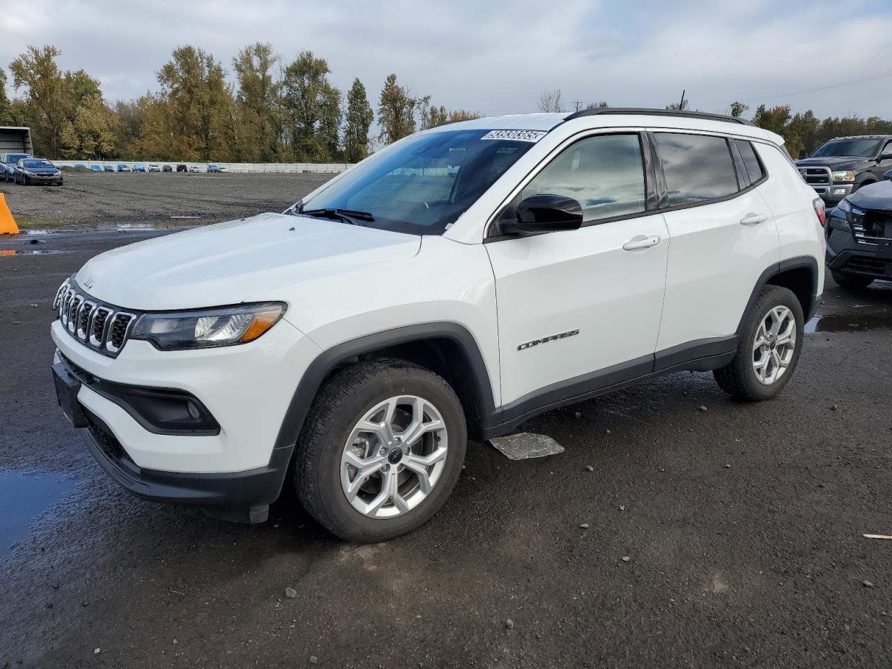 2025 Jeep Compass Latitude, VIN 3C4NJDBN8ST620426 — Фото с аукциона