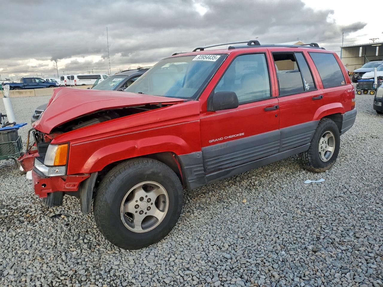 1996 Jeep Grand Cherokee Laredo, VIN 1J4GZ58S9TC262913 — Front end