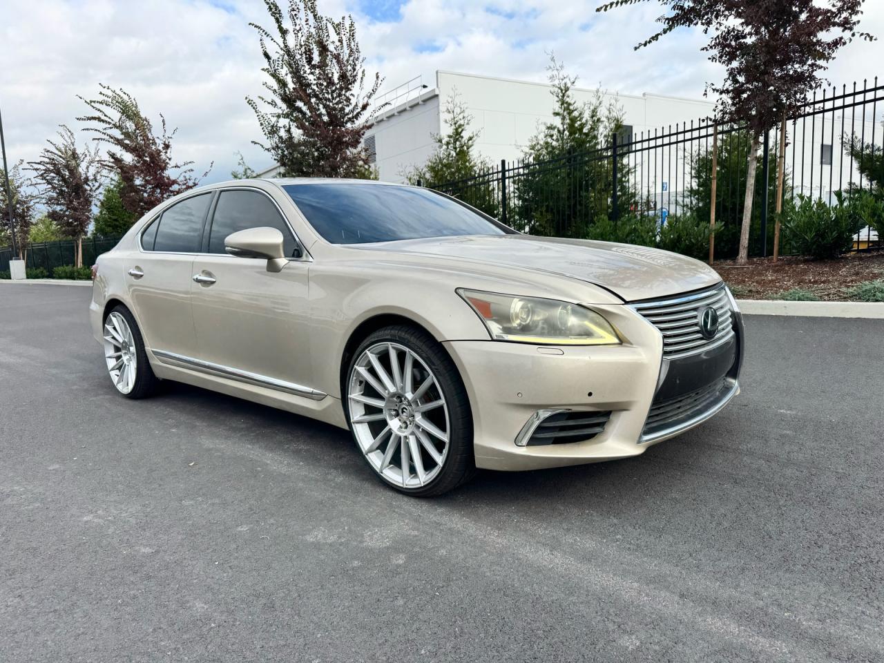 2017 Lexus LS 460, VIN JTHBL5EF2H5143975 — Prior damage history