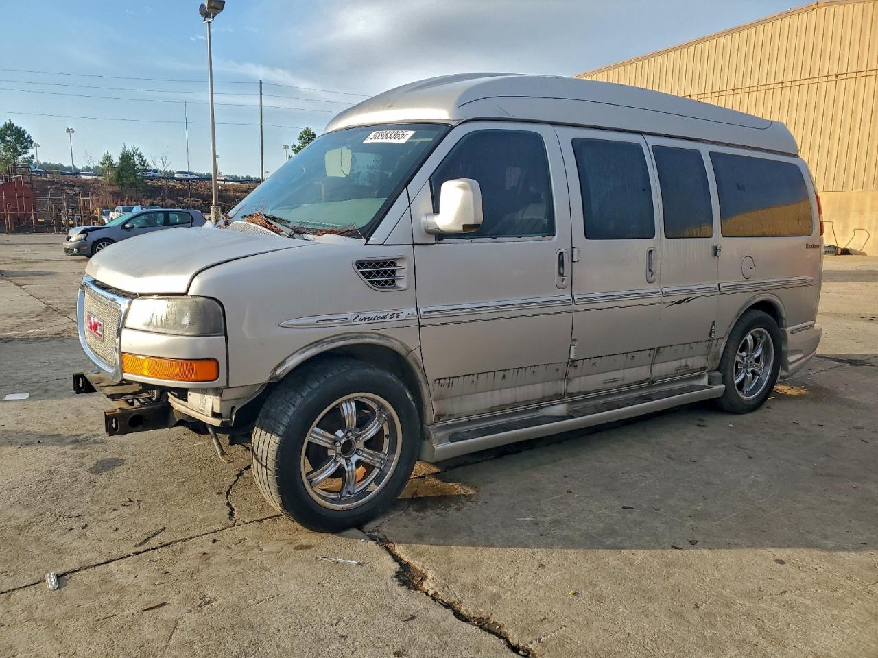 2010 GMC Savana Cargo YF7 Upfitter, VIN 1GDUGEB42A1118276 — Front end