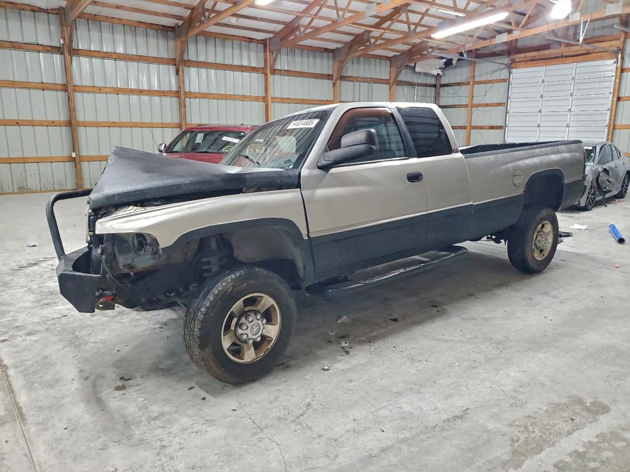 1997 Dodge 2500, VIN 3B7KF23D1VM530225 — Front end