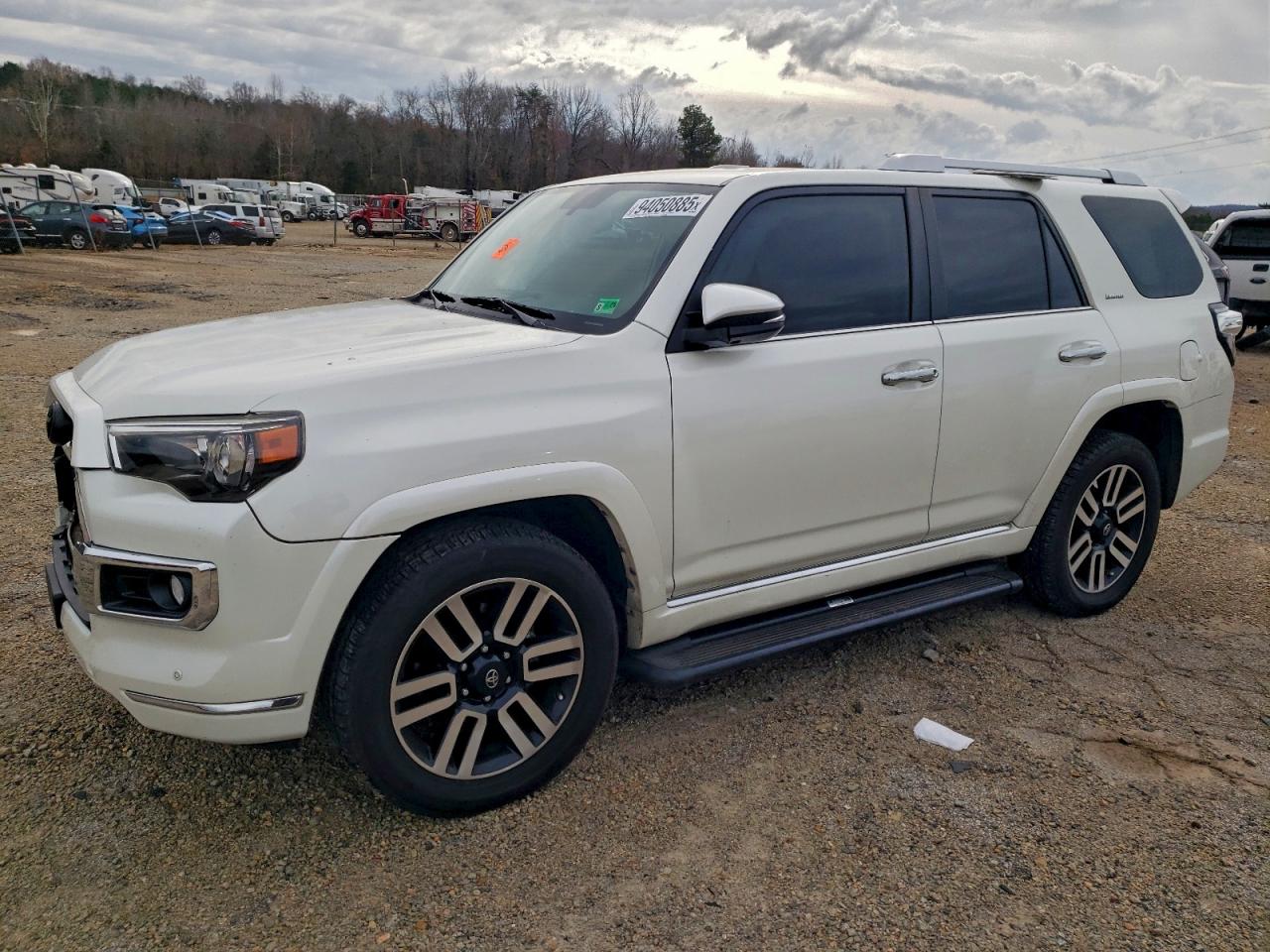 2019 Toyota 4Runner Limited, VIN JTEBU5JR2K5709859 — Front end