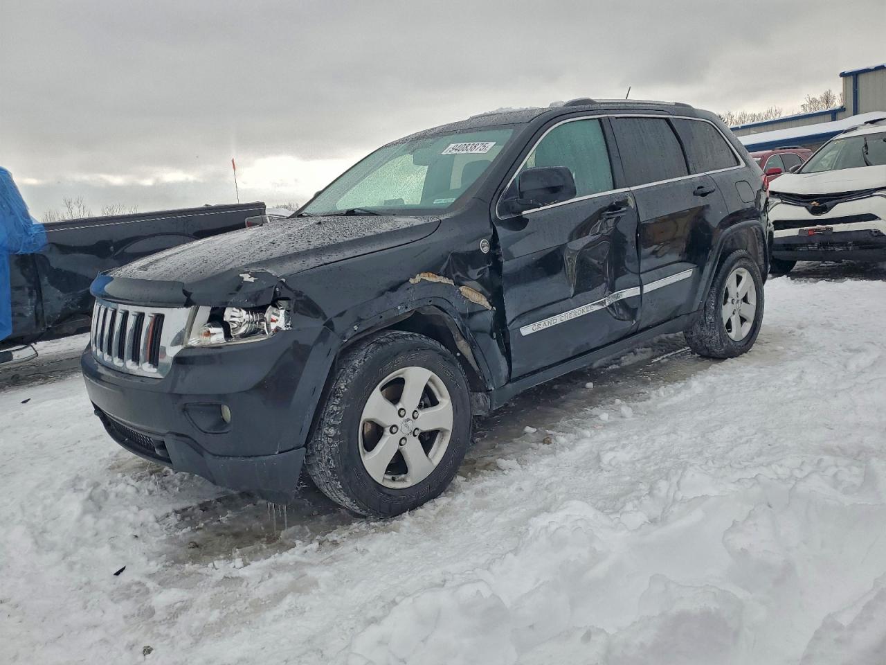 2013 Jeep Grand Cherokee Laredo, VIN 1C4RJFAGXDC602721 — Side